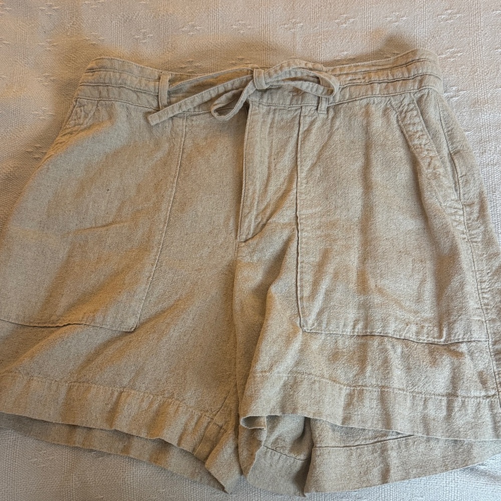 Classic Linen Women's Shorts